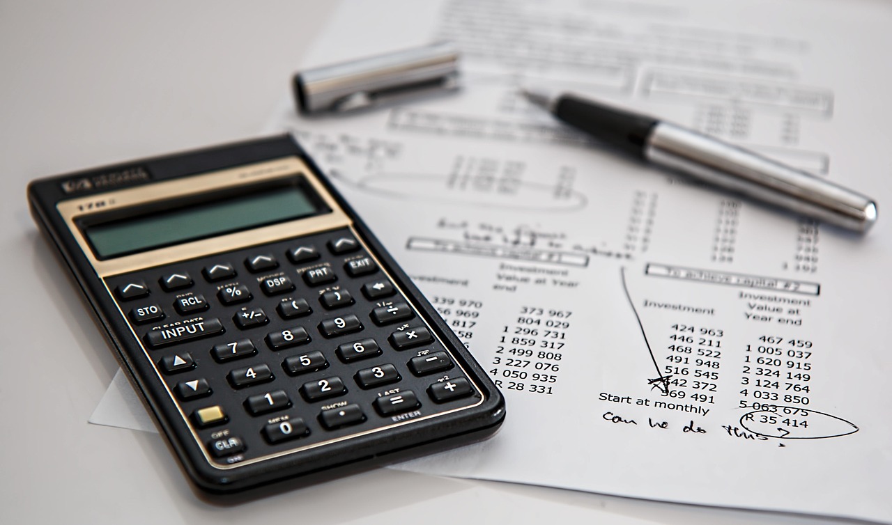 Business quote calculation with laptop resale valuation